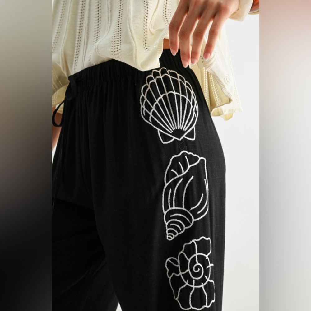 🌟SALE🌟Wide Leg Pants with White Seashell Embroidery - Picture 3 of 5